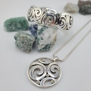 $110 Brighton Retired "London Groove" Hinged Bangle & Pendant Set! Mod 60's!